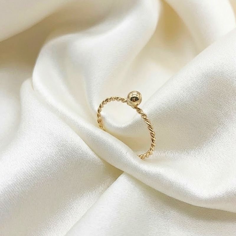 ANEL ARO TORCIDO COM BOLINHA