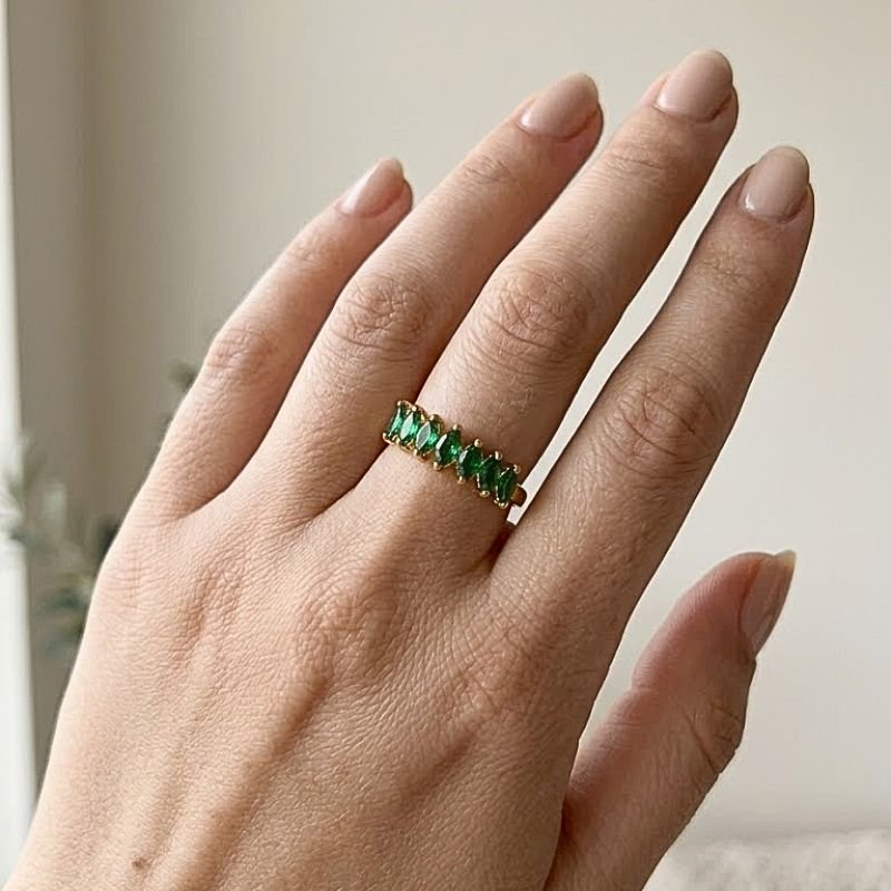 ANEL PEDRAS VERDES BANHADO A OURO