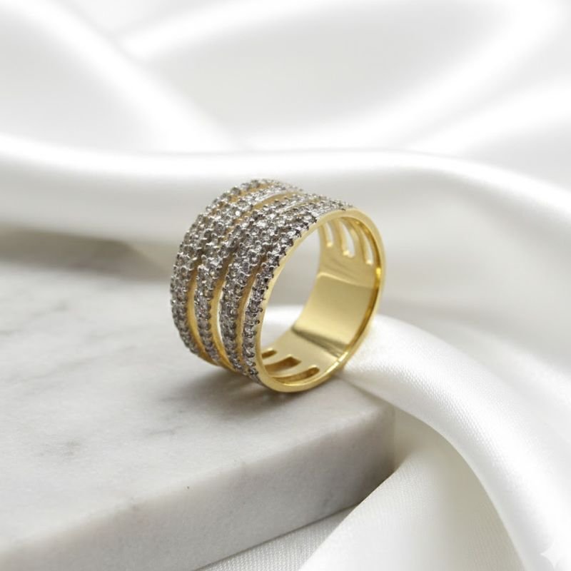 ANEL ZIRCÔNIAS BANHADO A OURO