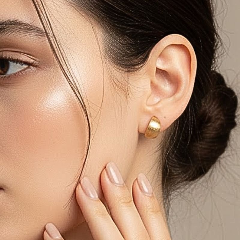 ARGOLA COM PINO LISA BANHADA A OURO 18K