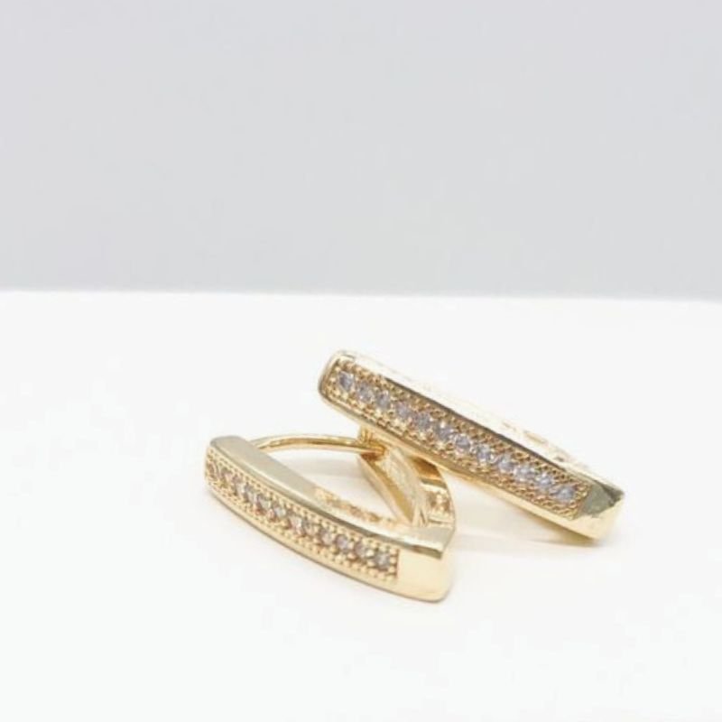 ARGOLA PONTUDA COM ZIRCÔNIAS