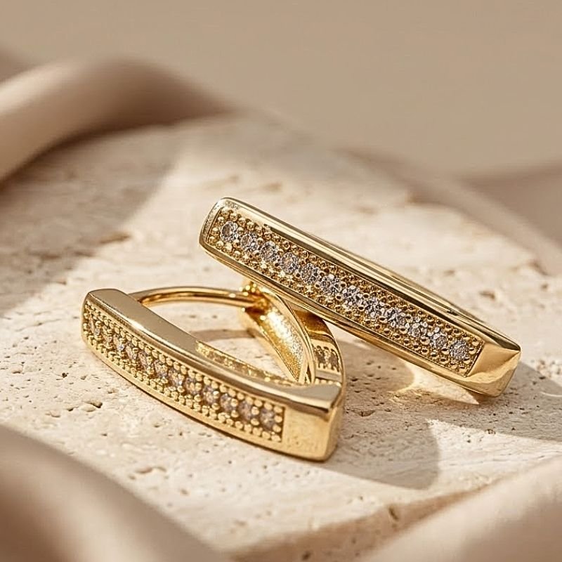 ARGOLA PONTUDA COM ZIRCÔNIAS