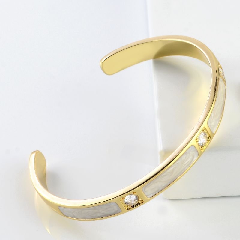 BRACELETE PEROLADO COM PEDRAS