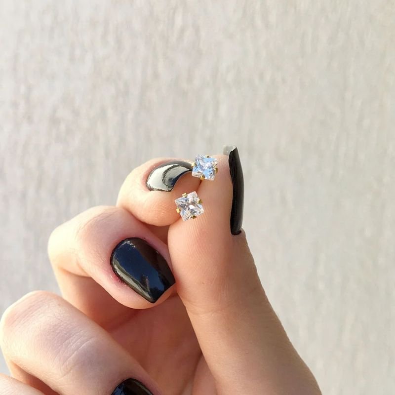 BRINCO ZIRCÔNIA P QUADRADO FOLHEADO