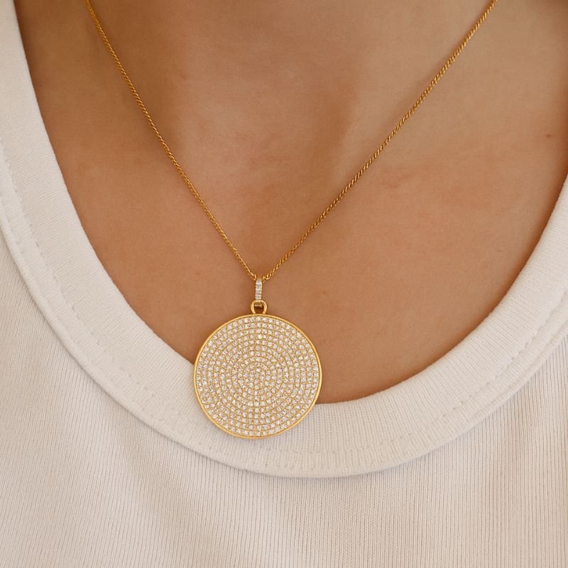 GARGANTILHA COM MEDALHA REDONDA CRAVEJAD