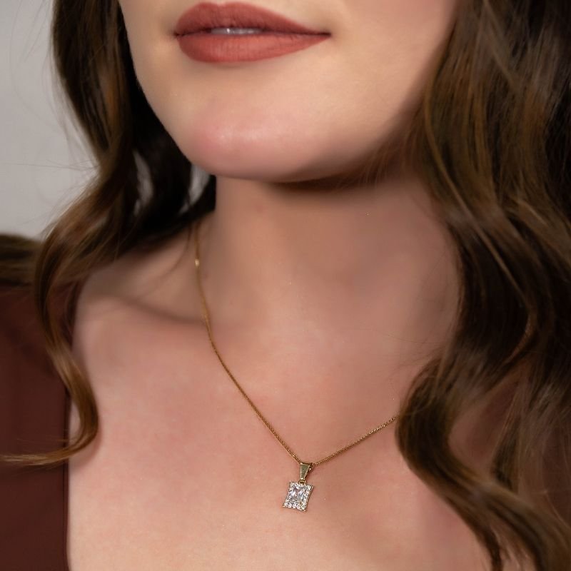 GARGANTILHA COM ZIRCÕNIAS RETANGULAR