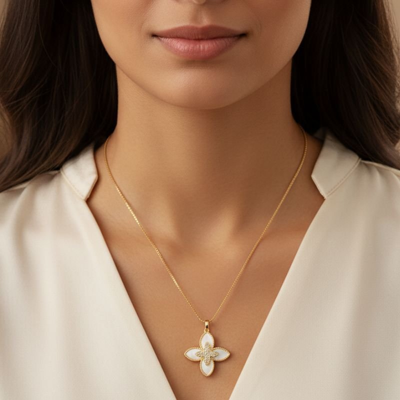 GARGANTILHA FLOR COM PÉROLA