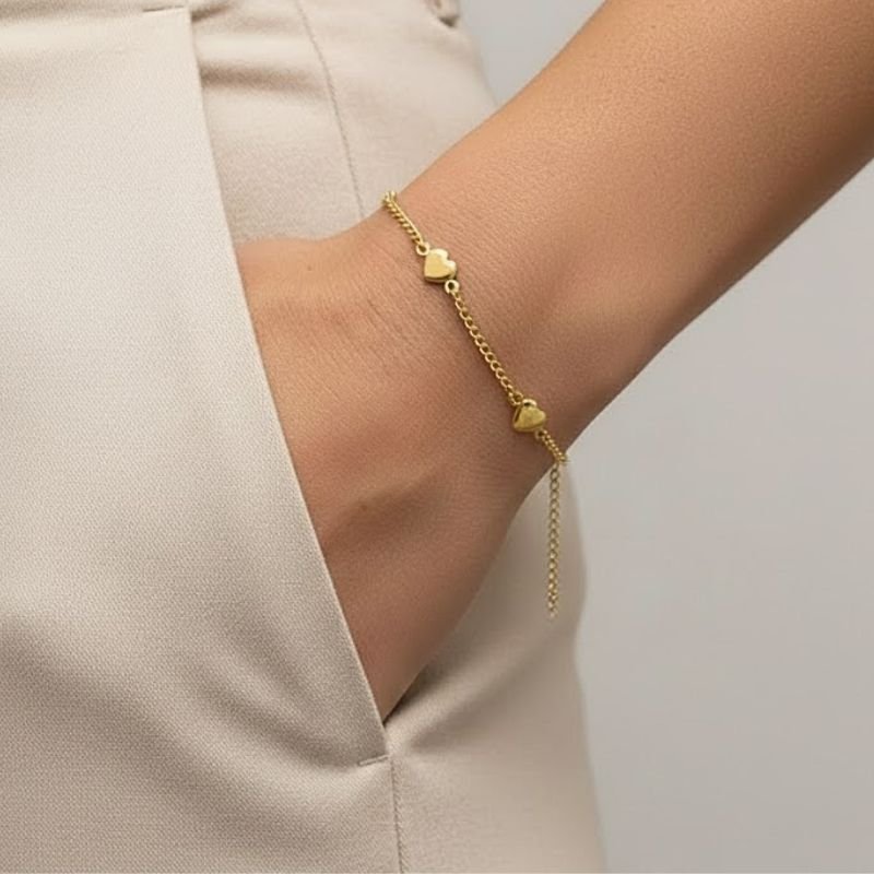 PULSEIRA INFANTIL COM CORAÇÕES BANHADA