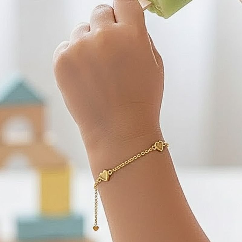 PULSEIRA INFANTIL COM CORAÇÕES BANHADA